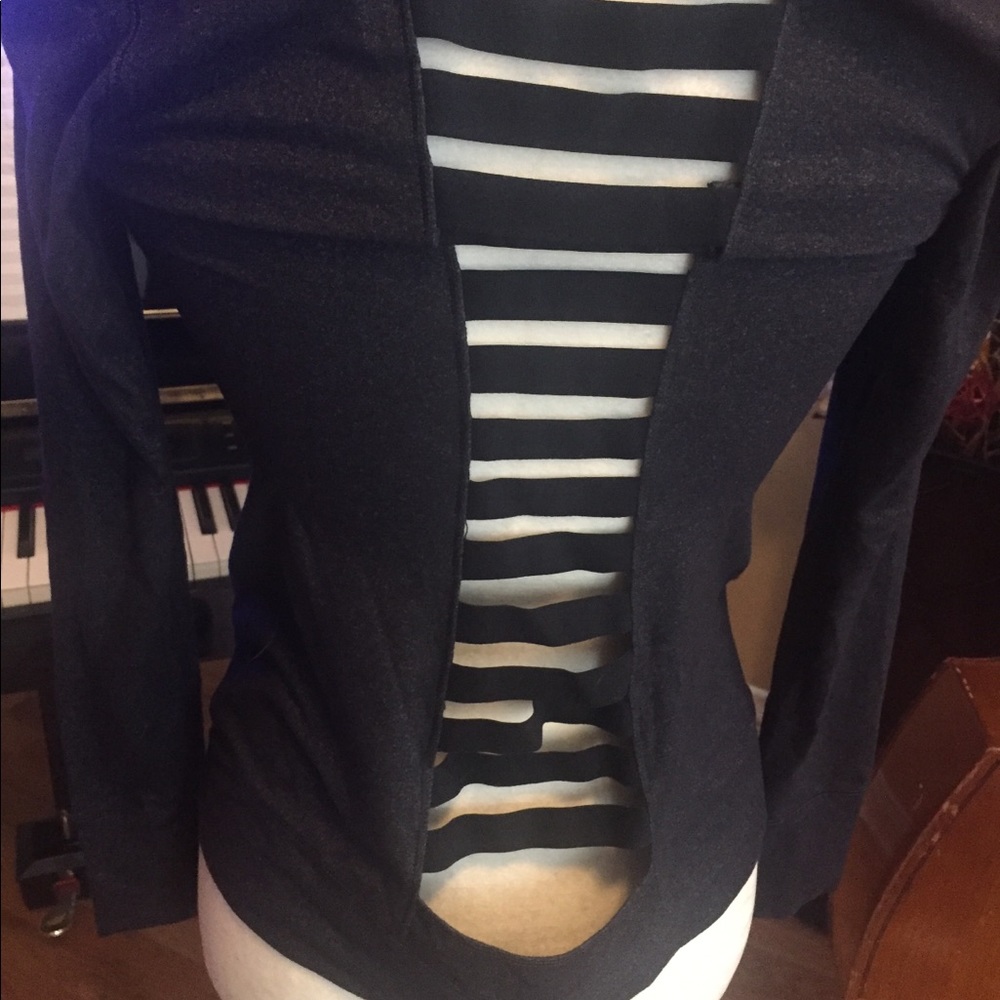 Titika Women’s black hoodie Sz 2